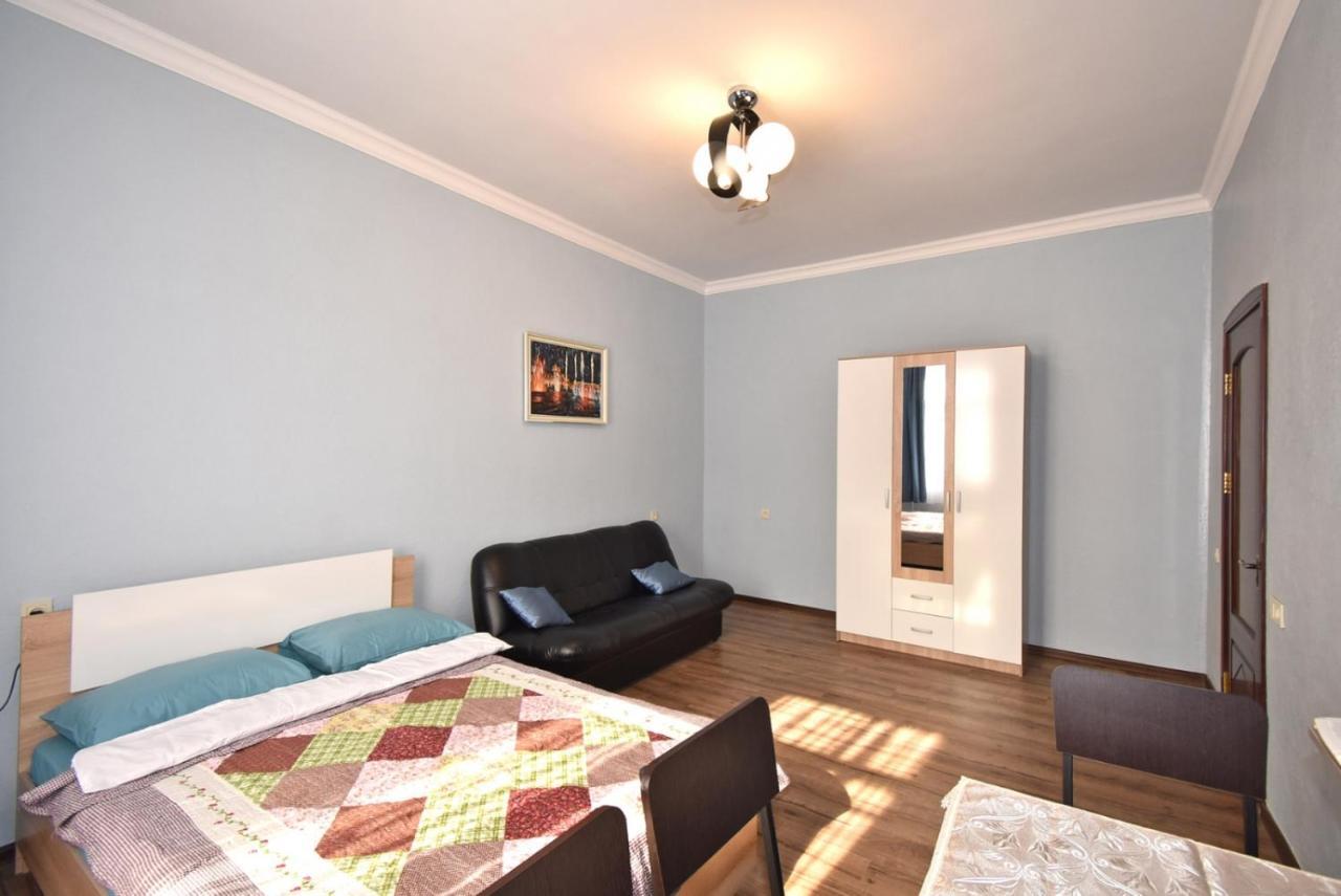 Apartment Near Sasundci Davit Metro Station Ereván Exterior foto