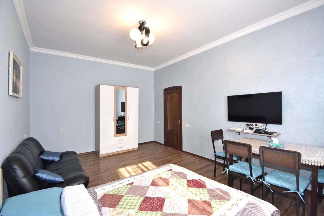 Apartment Near Sasundci Davit Metro Station Ereván Exterior foto
