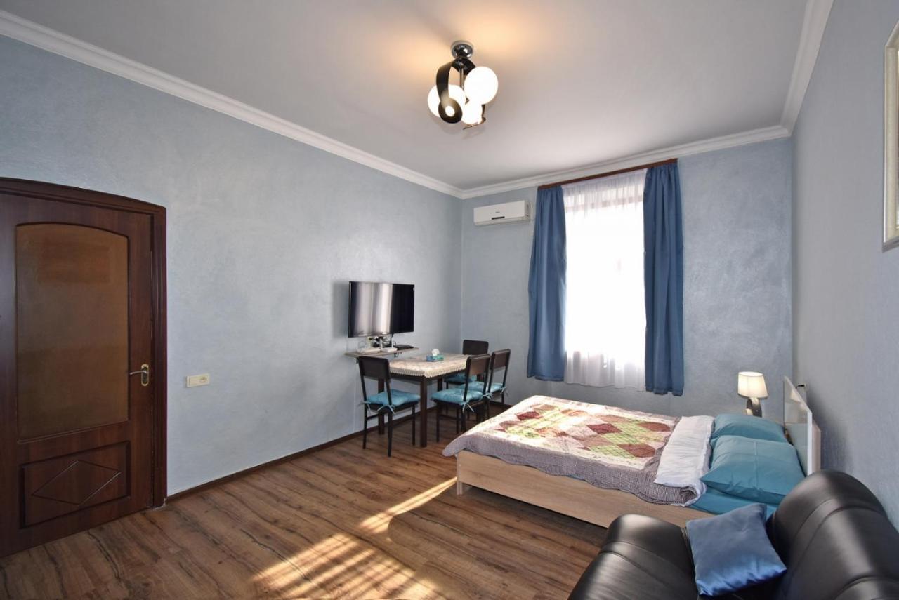 Apartment Near Sasundci Davit Metro Station Ereván Exterior foto
