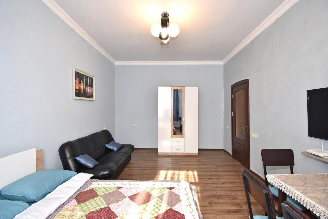 Apartment Near Sasundci Davit Metro Station Ereván Exterior foto